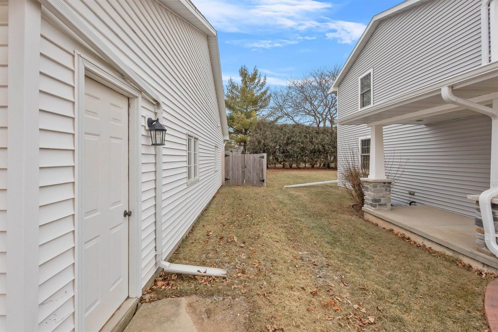 3920 East St Croix Circle, Green Bay, WI 54301