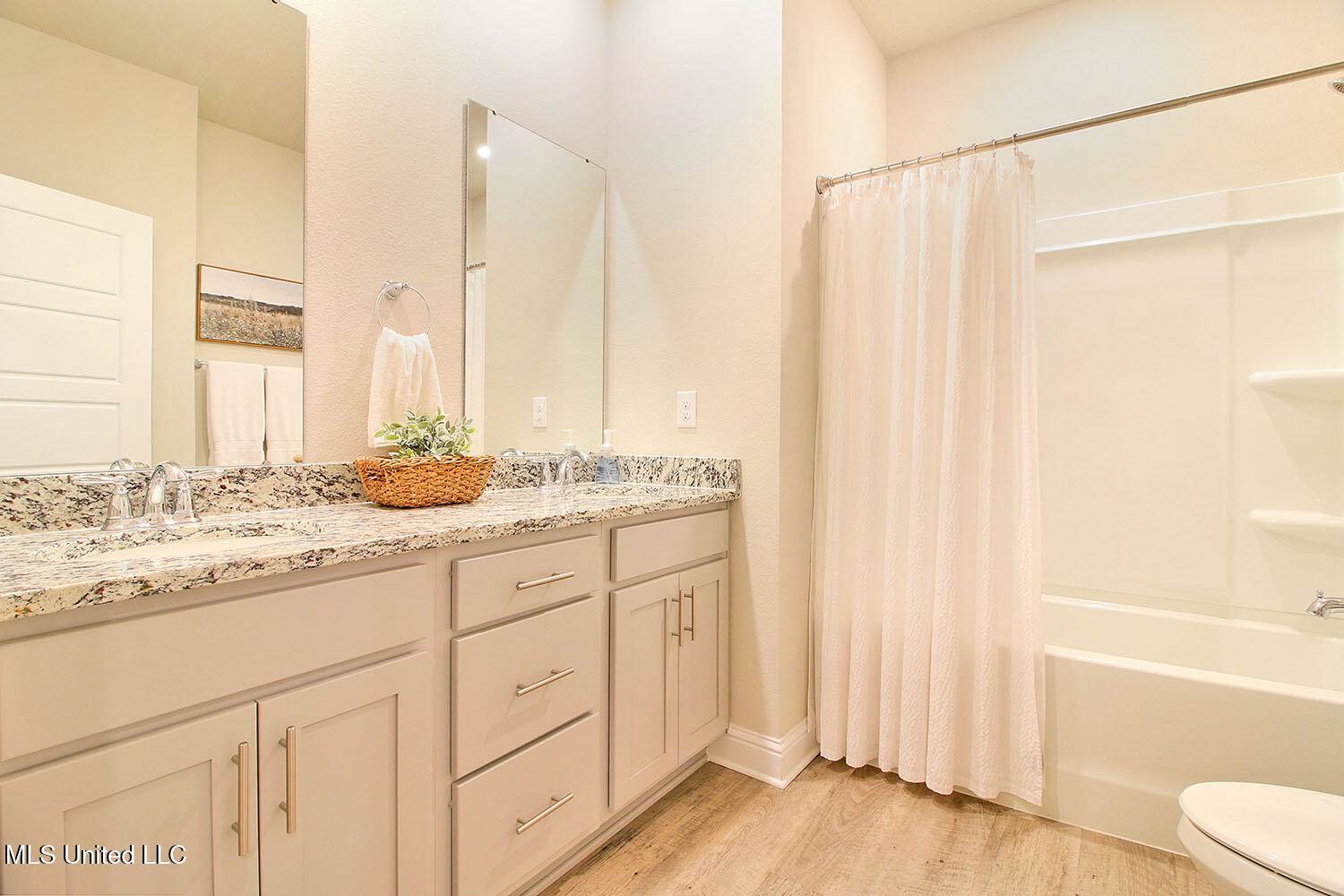 5346 Fairbury Way, D'Iberville, MS 39540