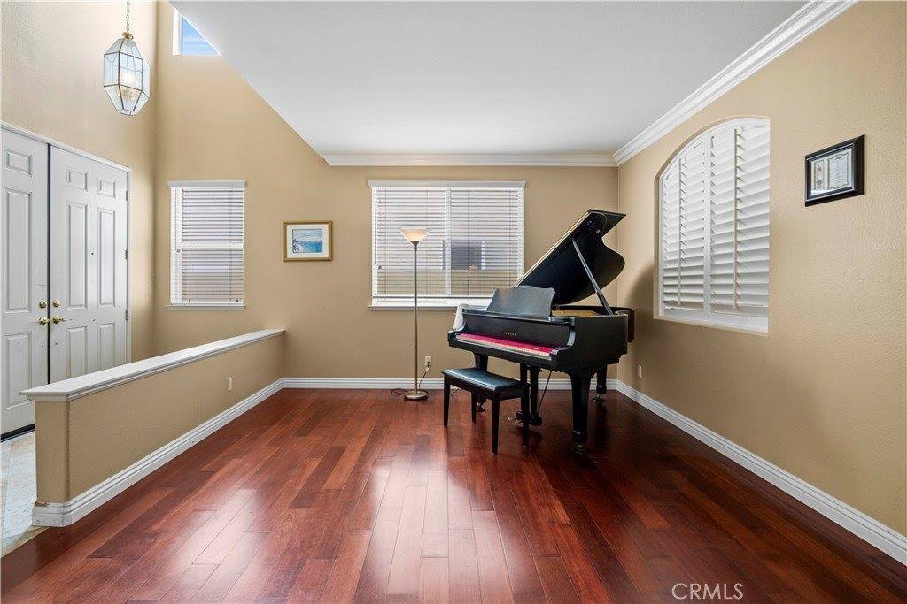 21103 Oakriver Lane, Newhall, CA 91321