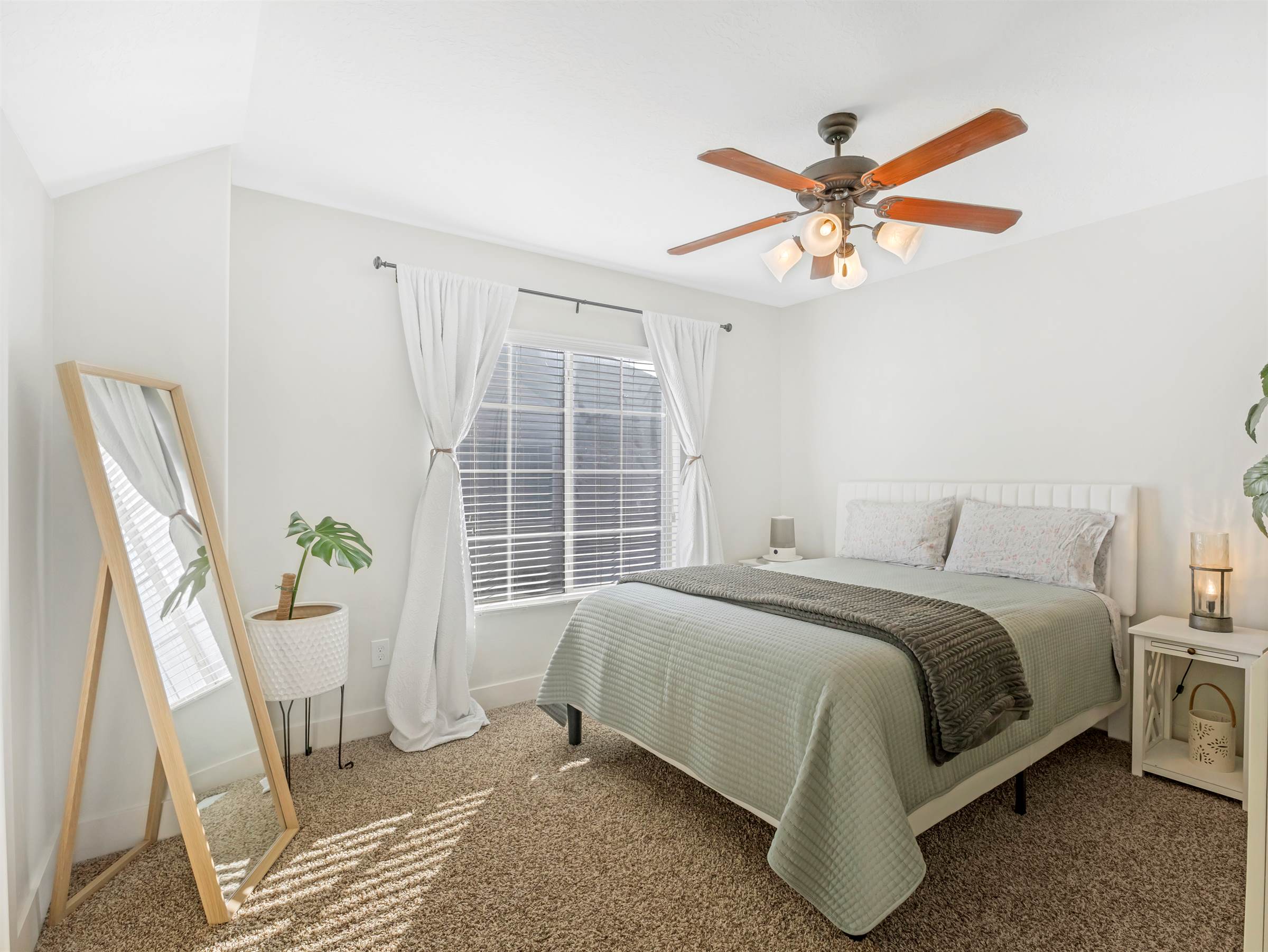 76 East Saddle Villa Dr, Draper, UT 84020