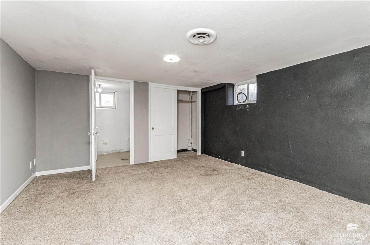 225 West Vine Street, Junction City, KS 66441