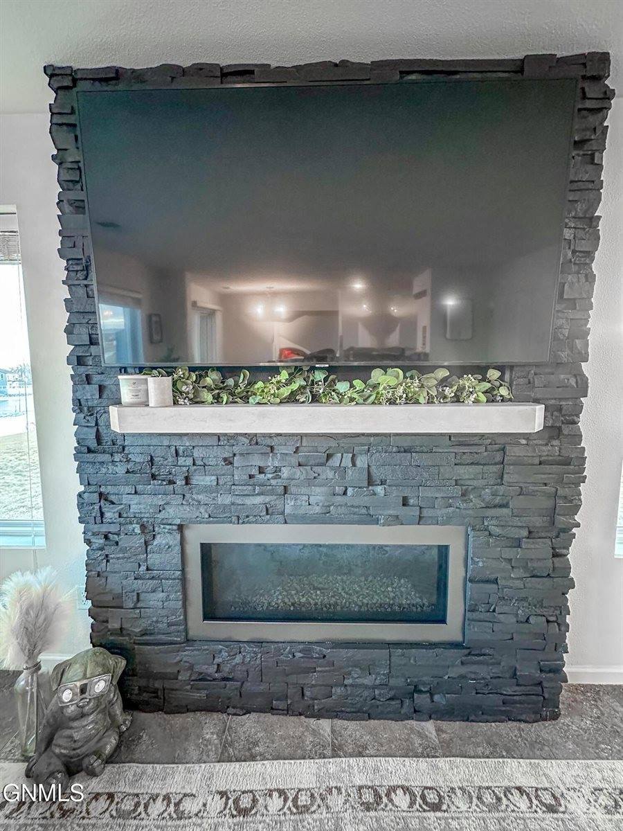 2110 Marina Road SE, Mandan, ND 58554