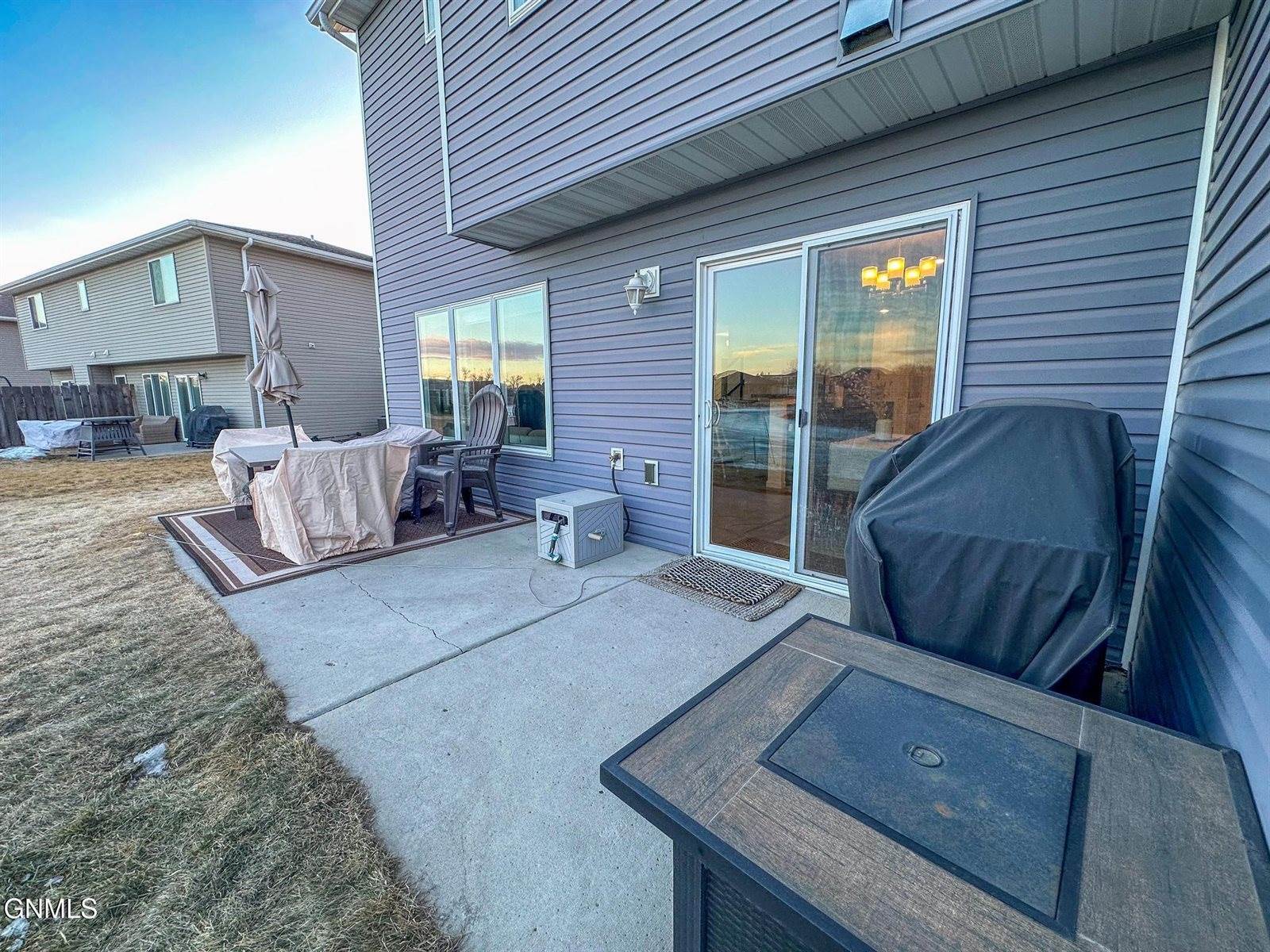 2110 Marina Road SE, Mandan, ND 58554