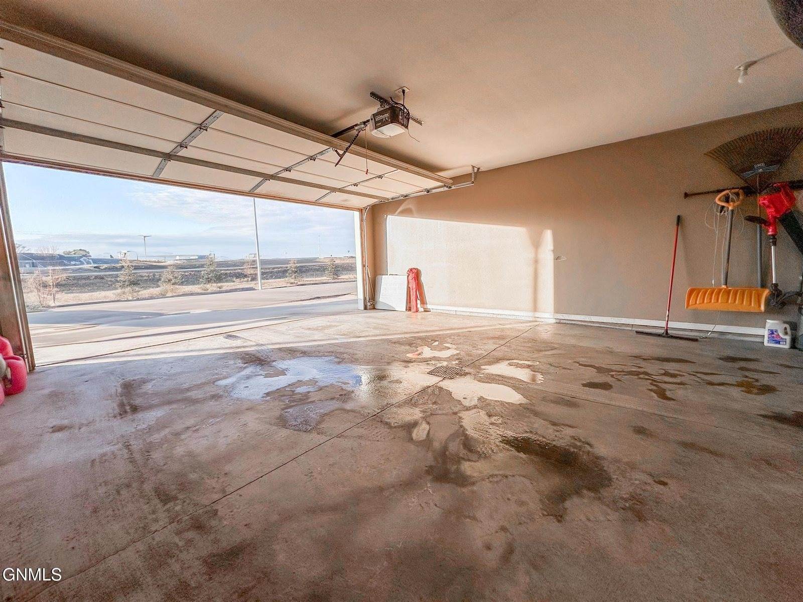 2110 Marina Road SE, Mandan, ND 58554