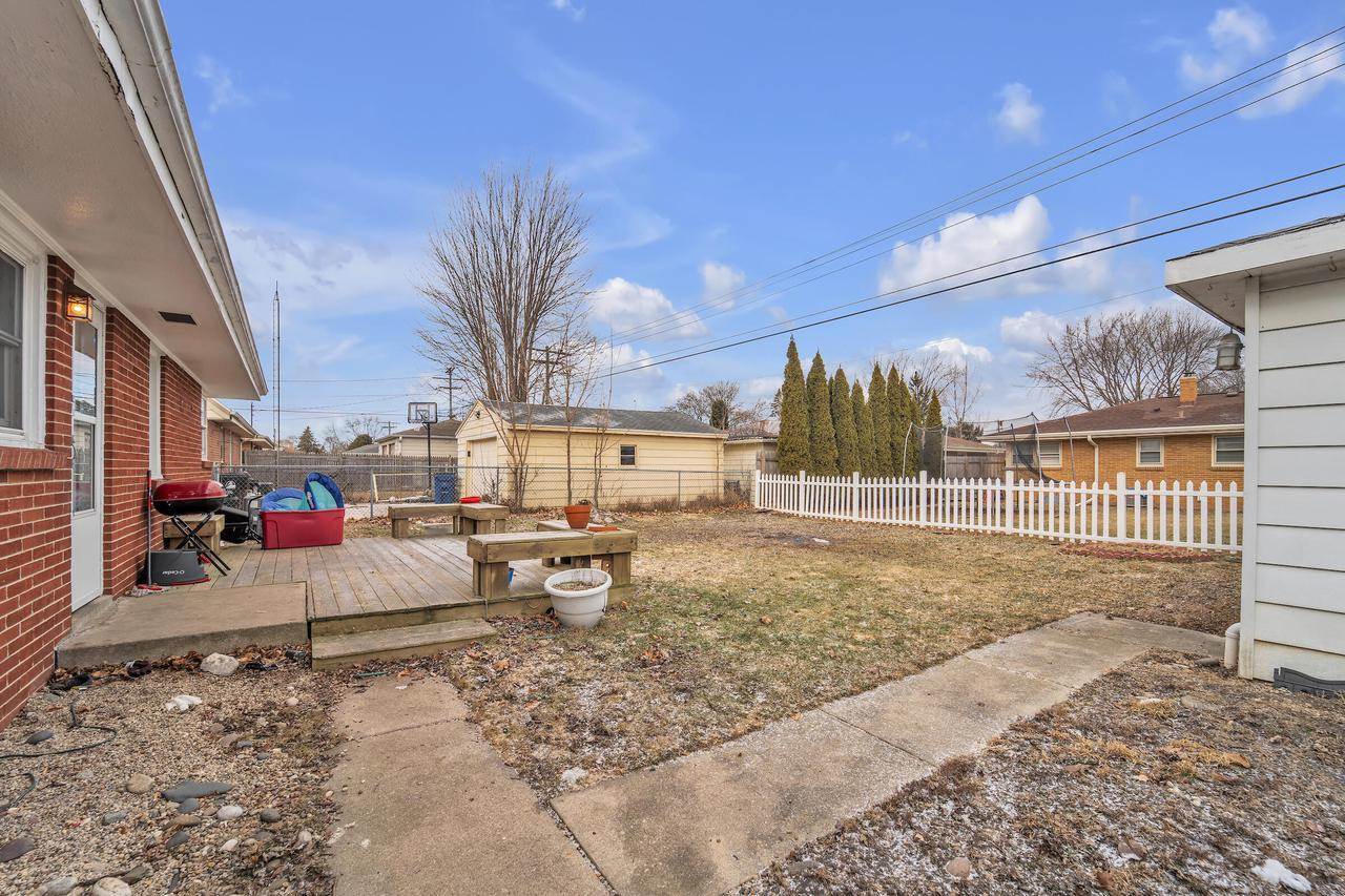 1100 Sheraton DRIVE, Racine, WI 53402