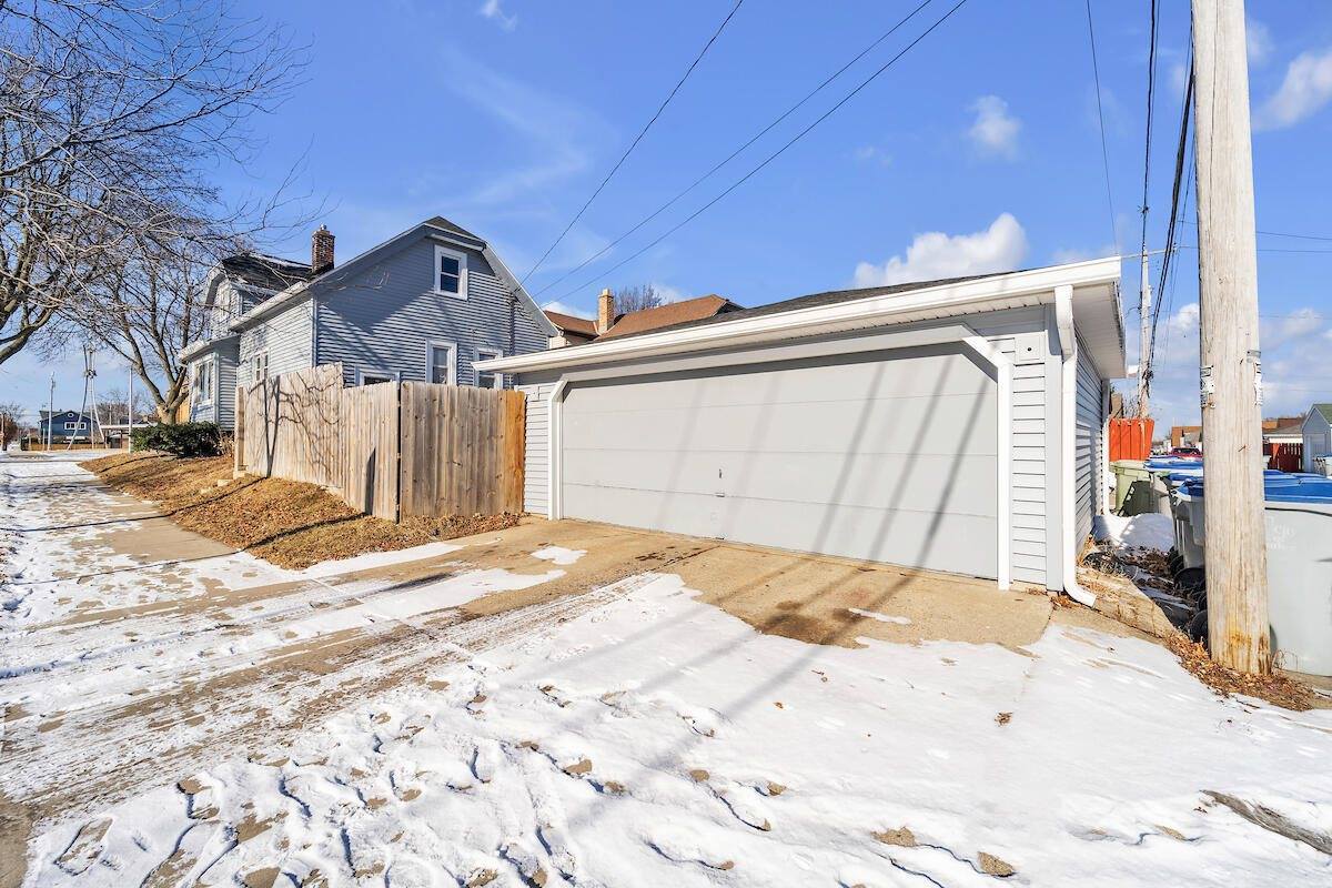 3376 South 15th Pl, Milwaukee, WI 53215