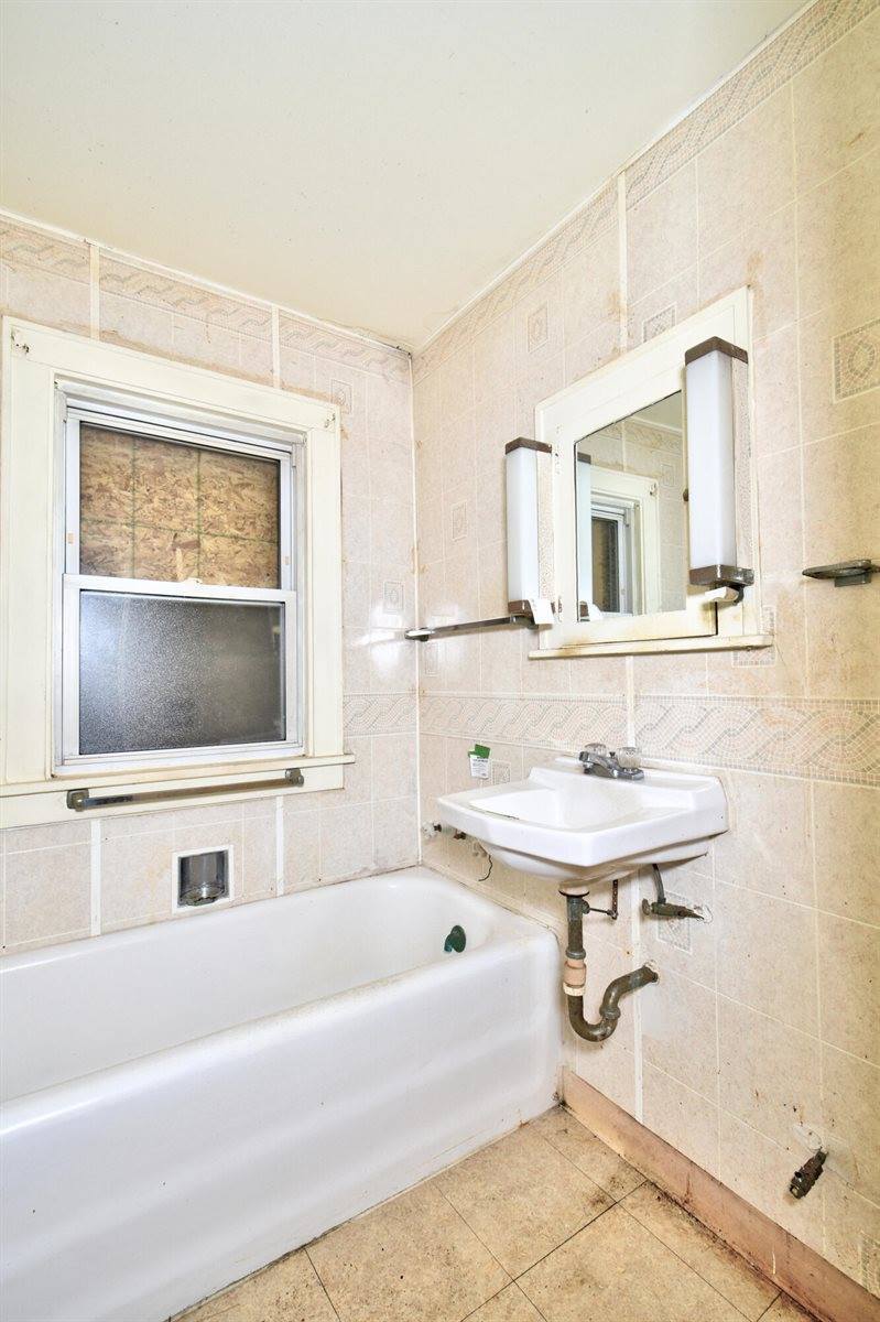 570 Laverne Street, Ypsilanti, MI 48198