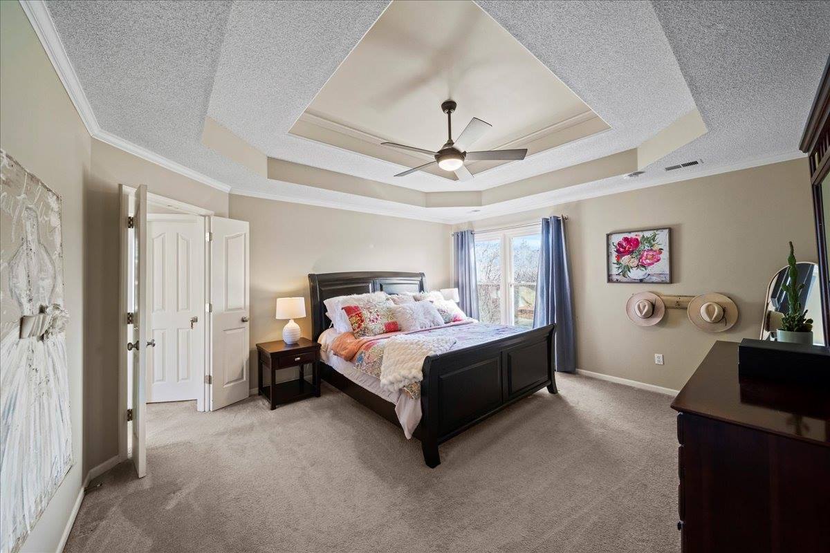 13925 73rd St, Shawnee, KS 66216