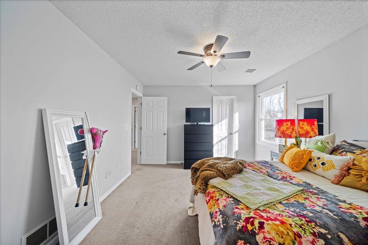 13925 73rd St, Shawnee, KS 66216