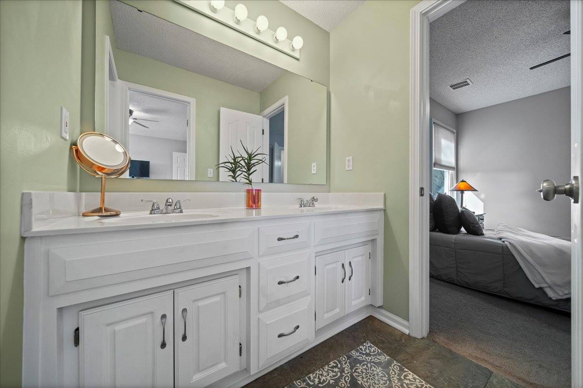 13925 73rd St, Shawnee, KS 66216