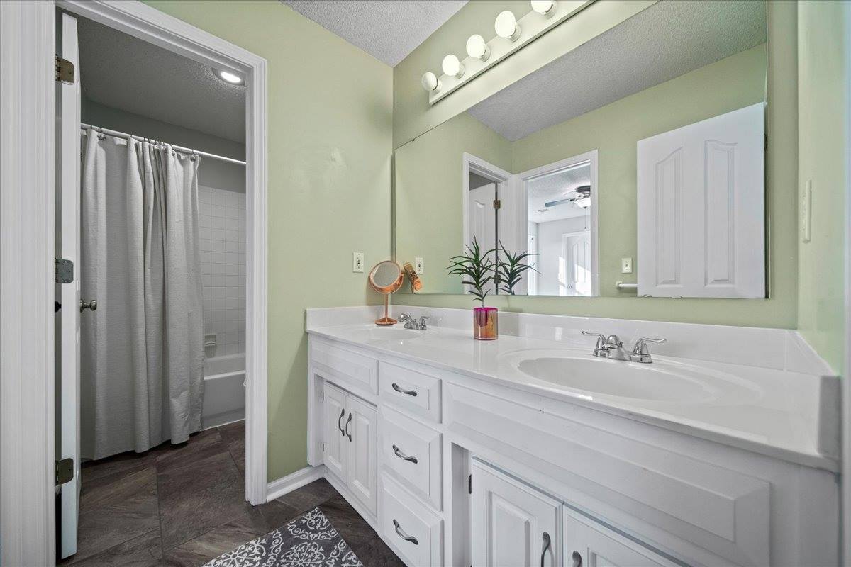 13925 73rd St, Shawnee, KS 66216