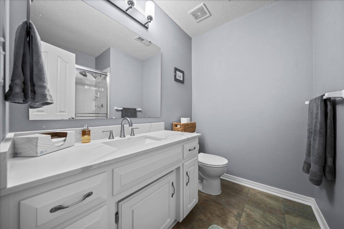 13925 73rd St, Shawnee, KS 66216