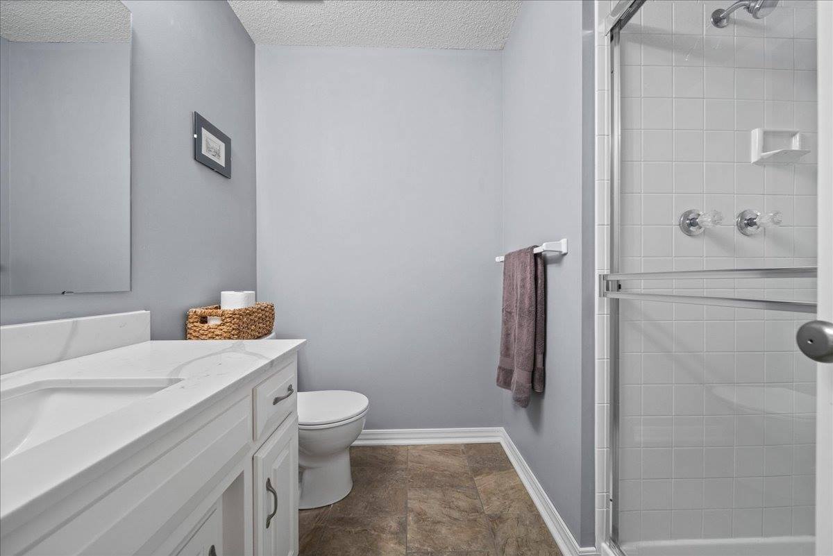 13925 73rd St, Shawnee, KS 66216