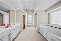 13925 73rd St, Shawnee, KS 66216