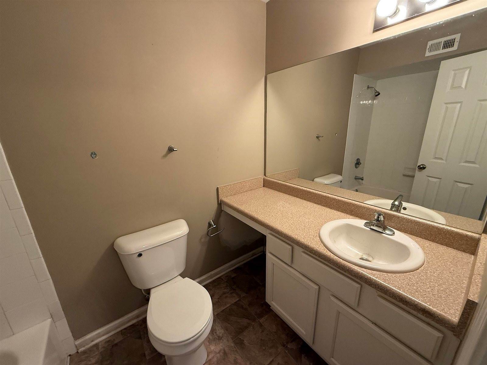 6767 Meadow Oak, Memphis, TN 38120