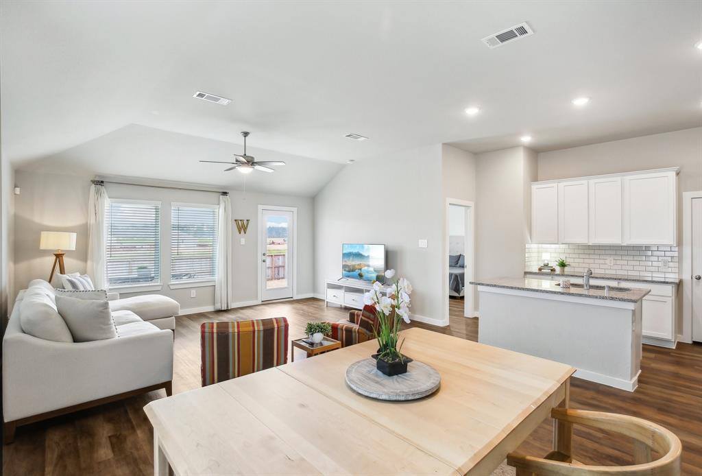 768 Autumn Cherry Trail, Magnolia, TX 77354