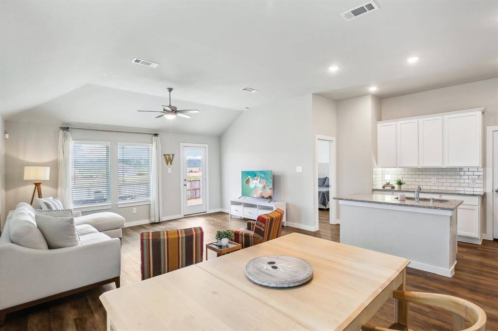 768 Autumn Cherry Trail, Magnolia, TX 77354