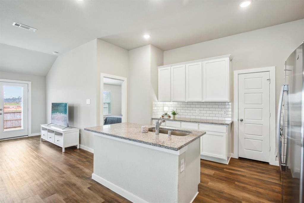 768 Autumn Cherry Trail, Magnolia, TX 77354