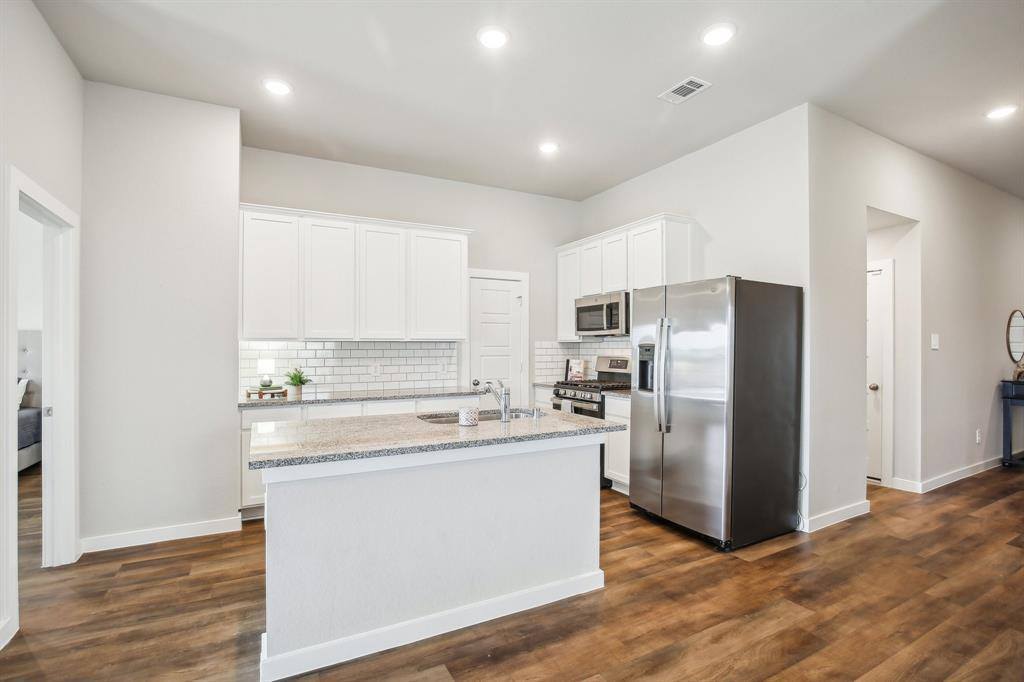 768 Autumn Cherry Trail, Magnolia, TX 77354