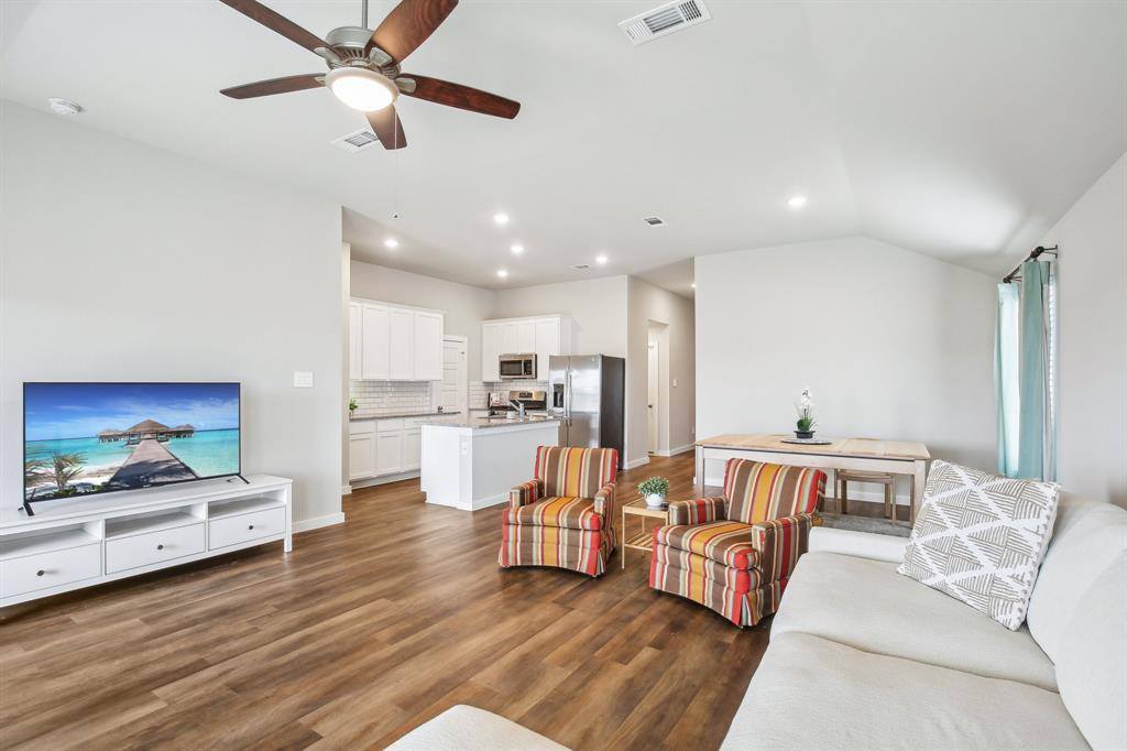 768 Autumn Cherry Trail, Magnolia, TX 77354