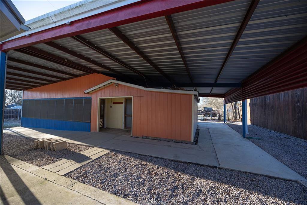 1003 North Banks Street, Caldwell, TX 77836