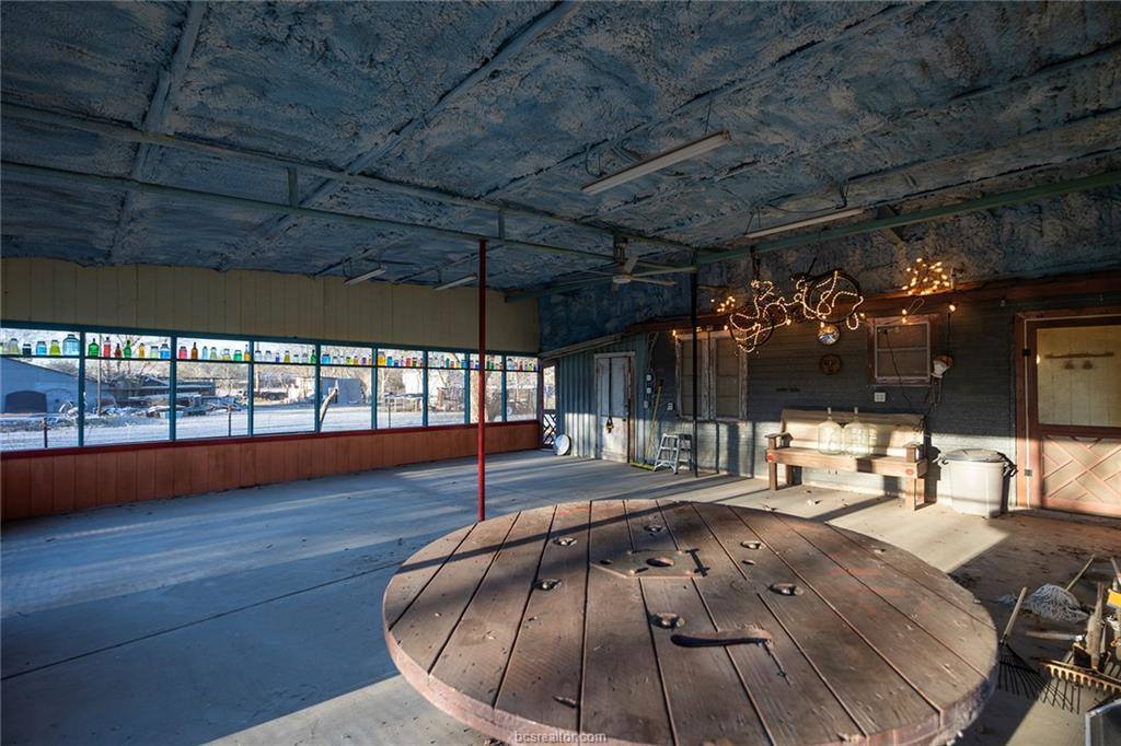 1003 North Banks Street, Caldwell, TX 77836