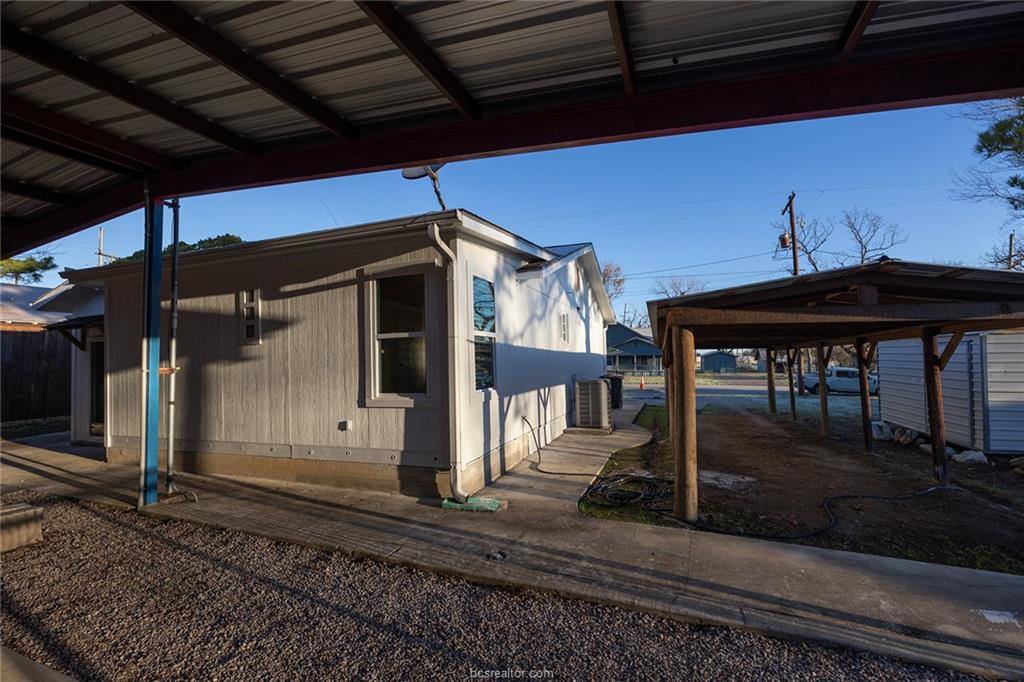 1003 North Banks Street, Caldwell, TX 77836