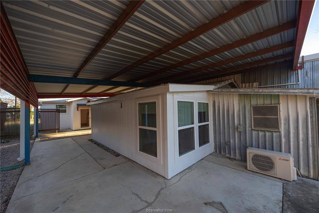 1003 North Banks Street, Caldwell, TX 77836