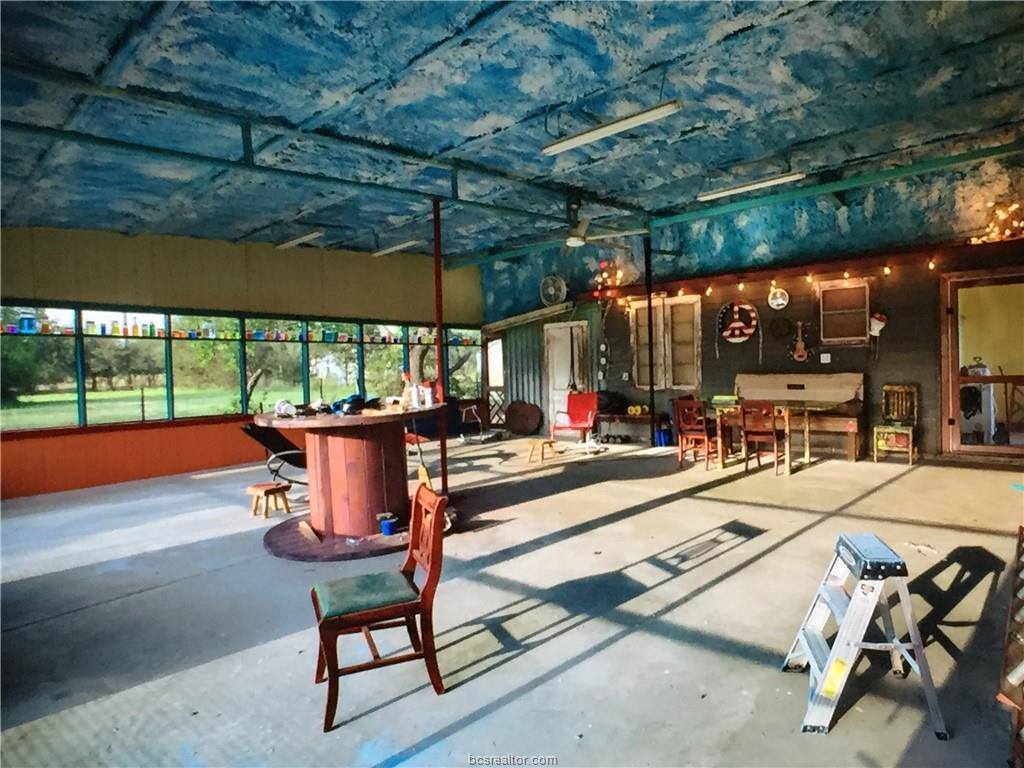 1003 North Banks Street, Caldwell, TX 77836