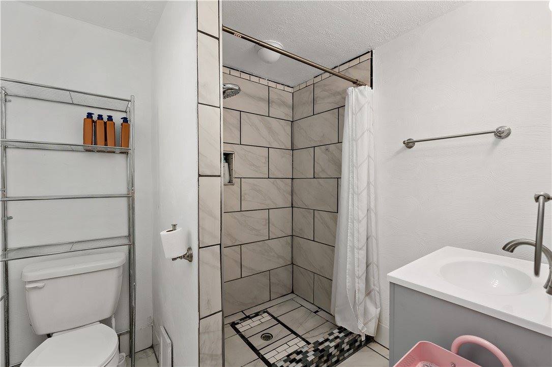 2426 Diehl Ave, Carrick, PA 15210