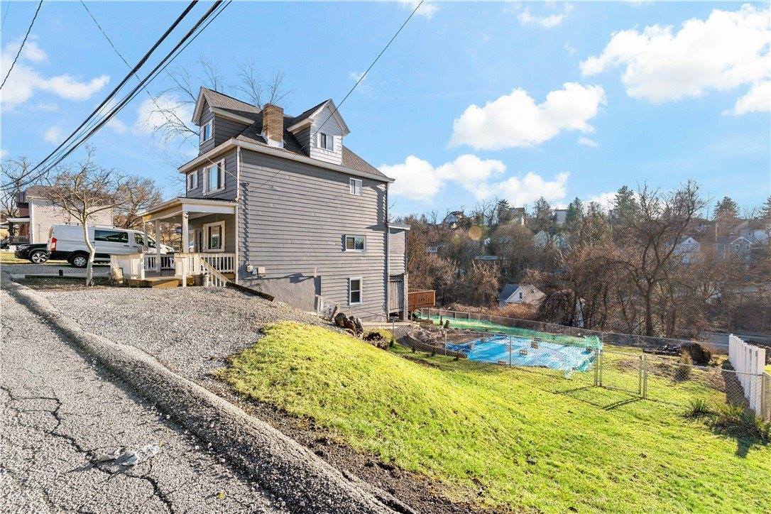 2426 Diehl Ave, Carrick, PA 15210