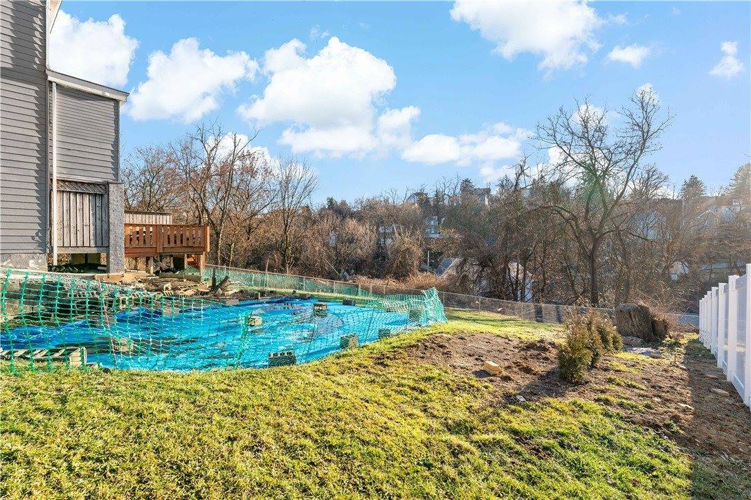 2426 Diehl Ave, Carrick, PA 15210