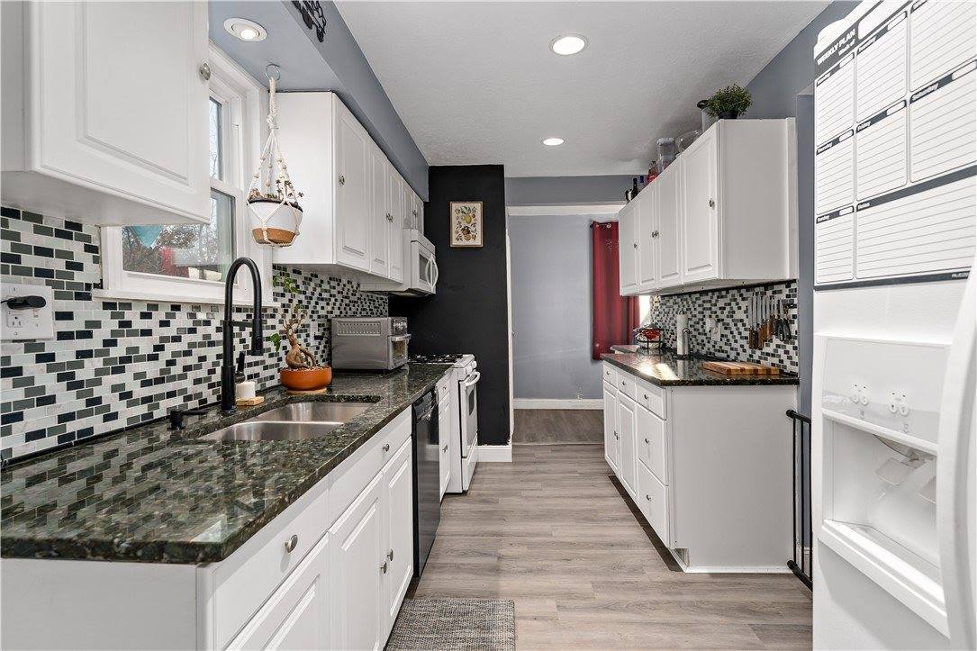 2426 Diehl Ave, Carrick, PA 15210