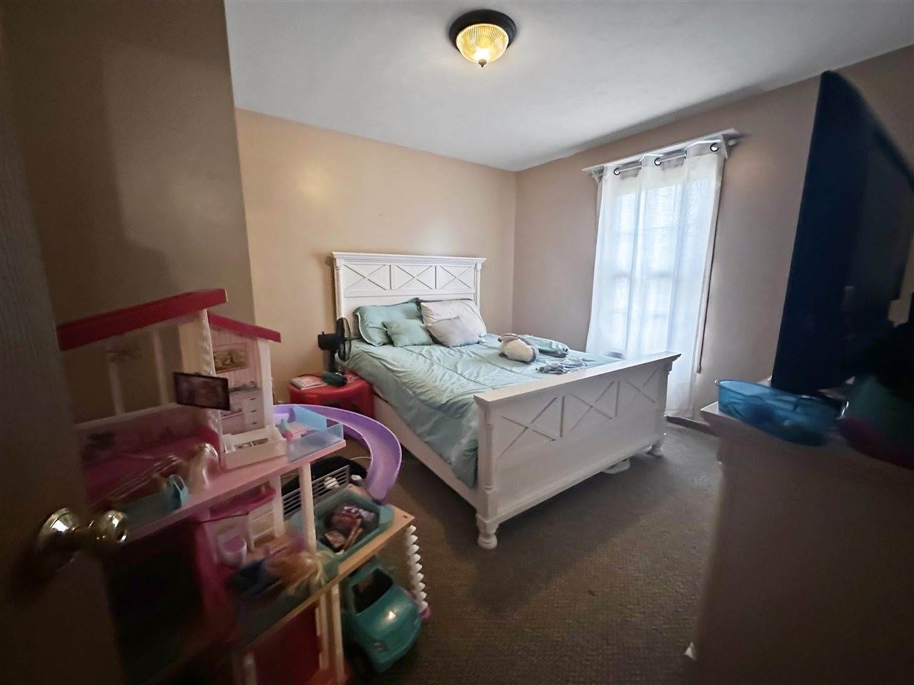 2058 Oakridge Parkway N, Terre Haute, IN 47802