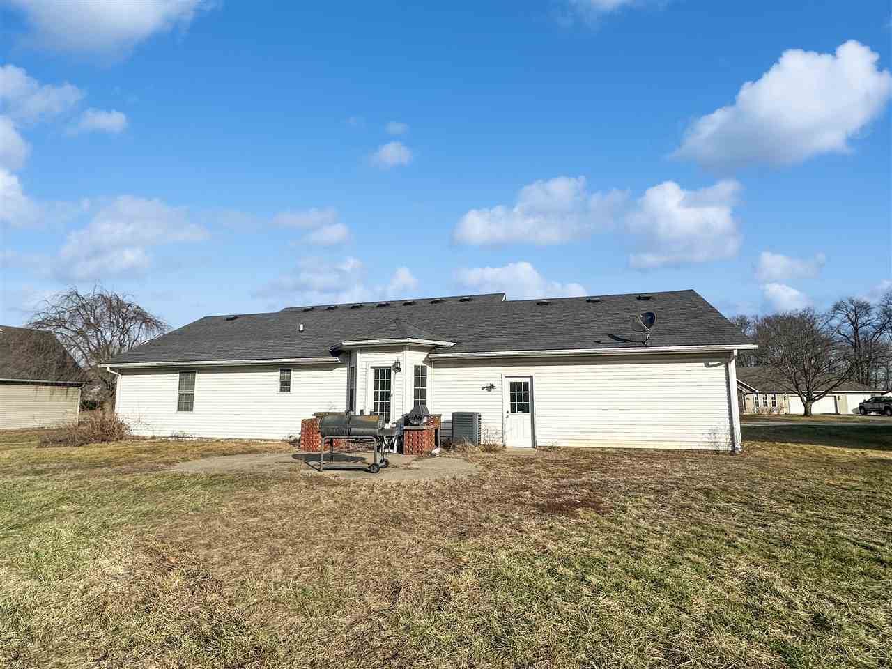 2058 Oakridge Parkway N, Terre Haute, IN 47802