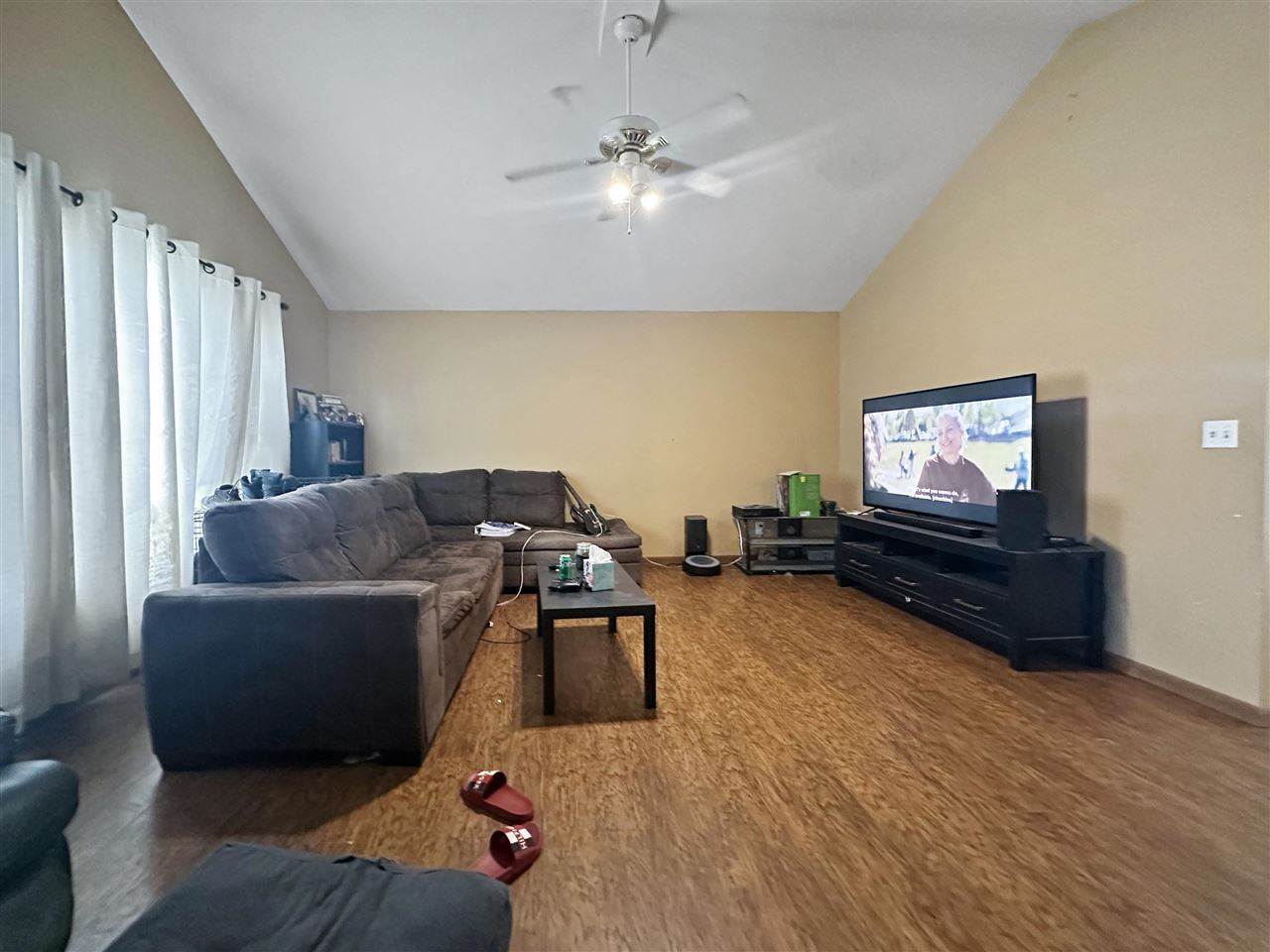 2058 Oakridge Parkway N, Terre Haute, IN 47802