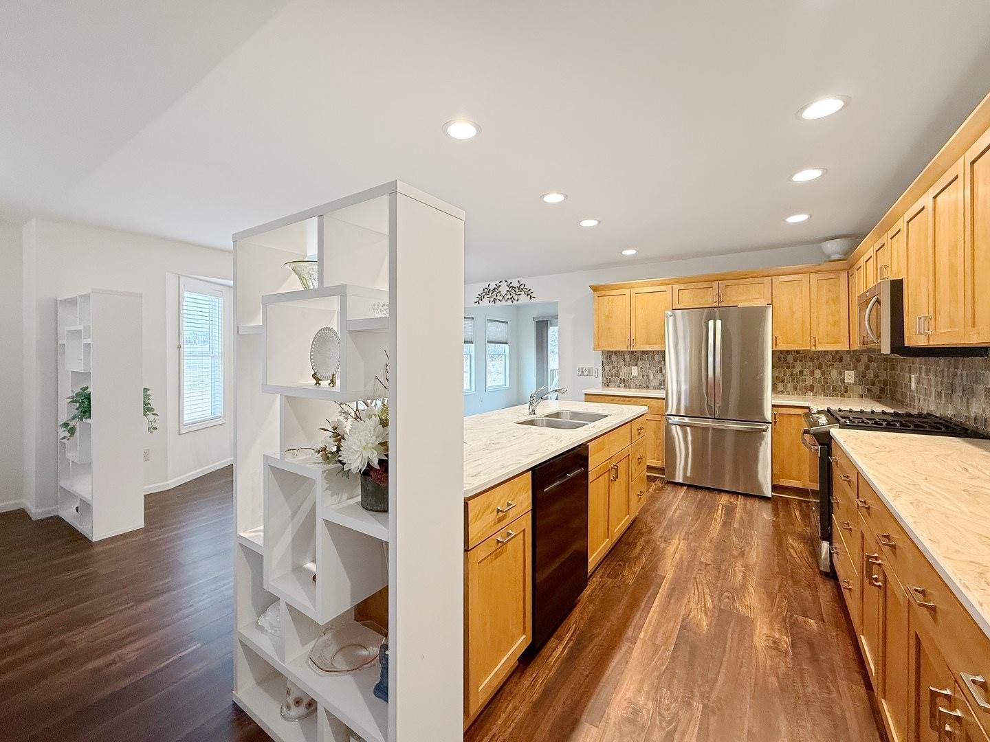 810 South Canterbury Drive, Freeport, IL 61032