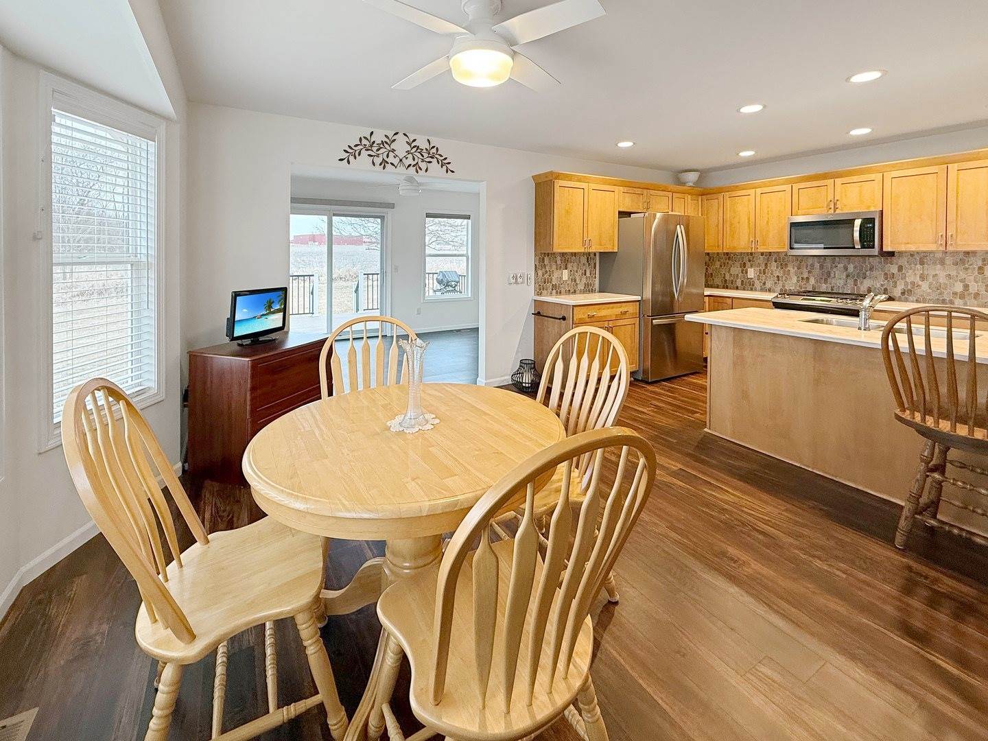 810 South Canterbury Drive, Freeport, IL 61032