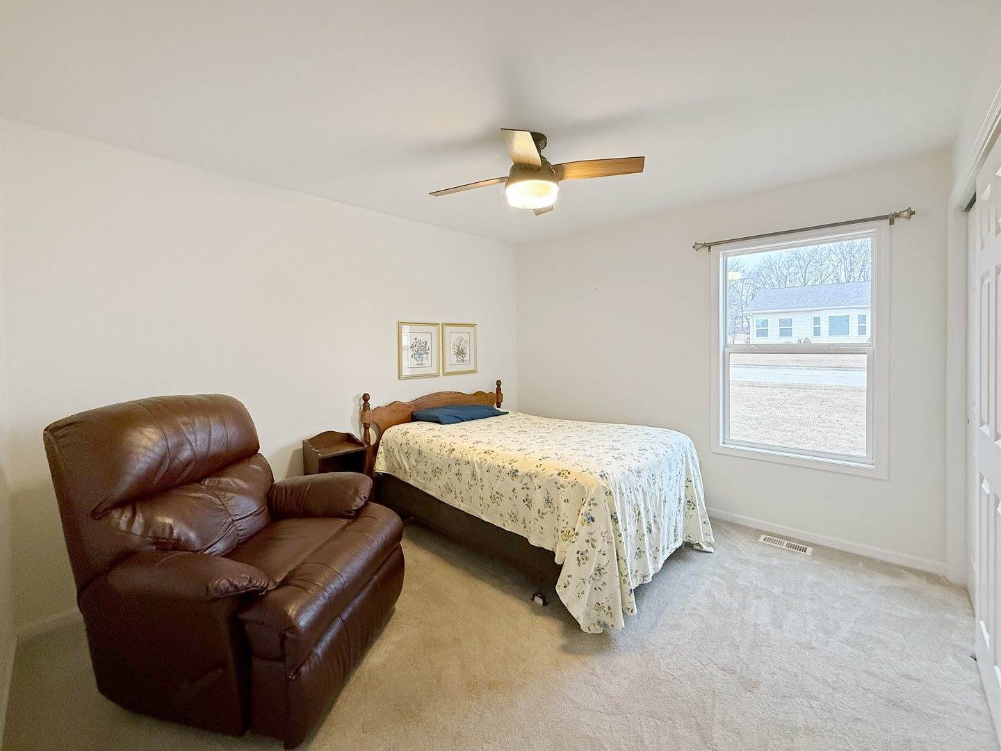 810 South Canterbury Drive, Freeport, IL 61032