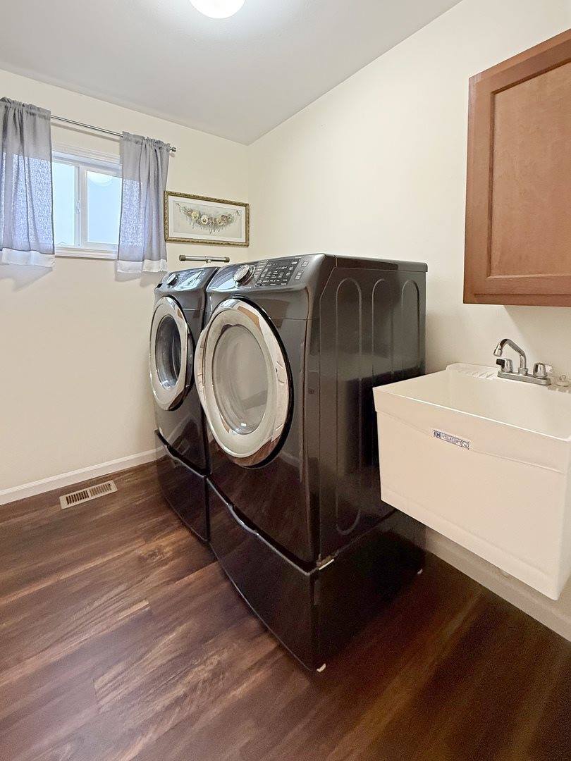 810 South Canterbury Drive, Freeport, IL 61032