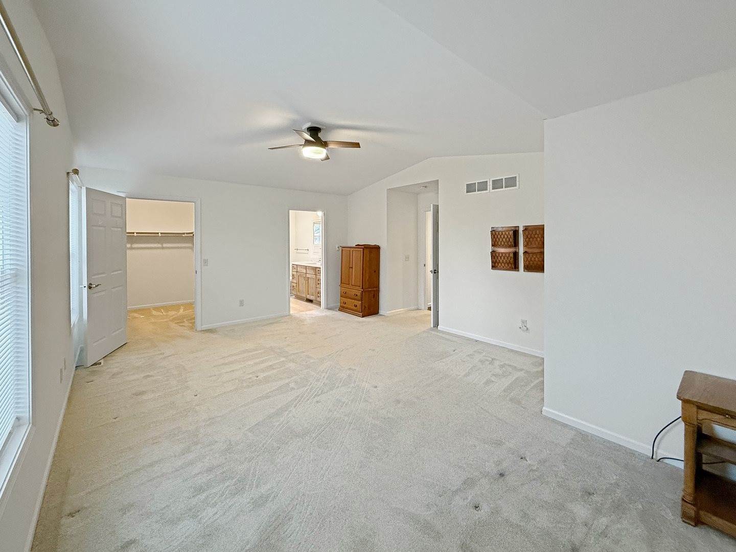 810 South Canterbury Drive, Freeport, IL 61032