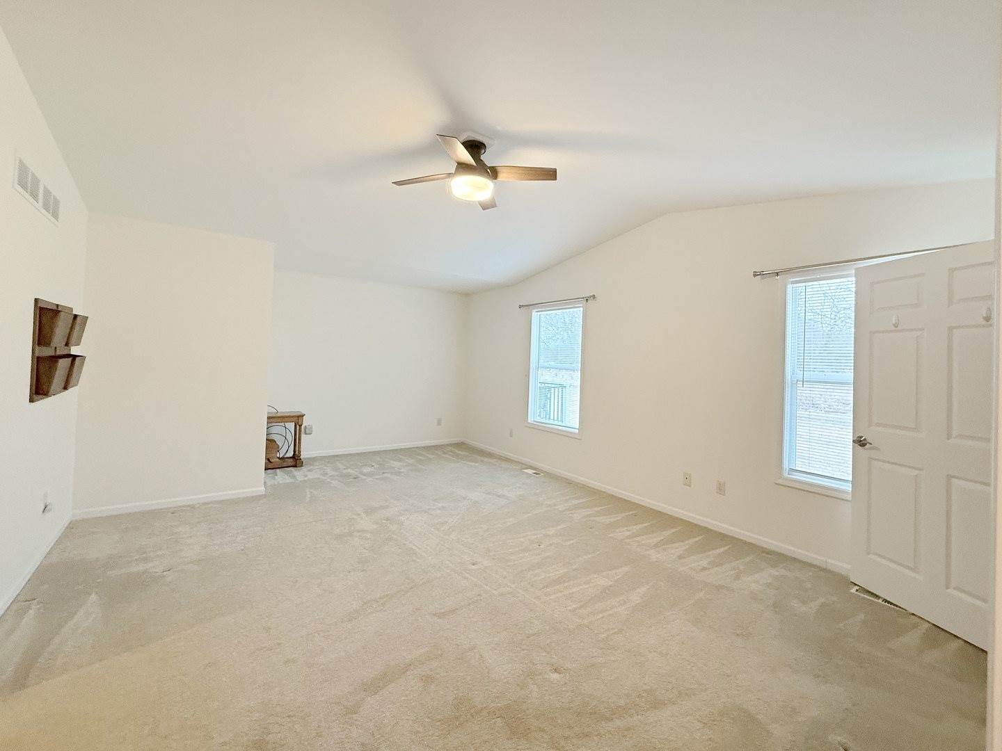 810 South Canterbury Drive, Freeport, IL 61032