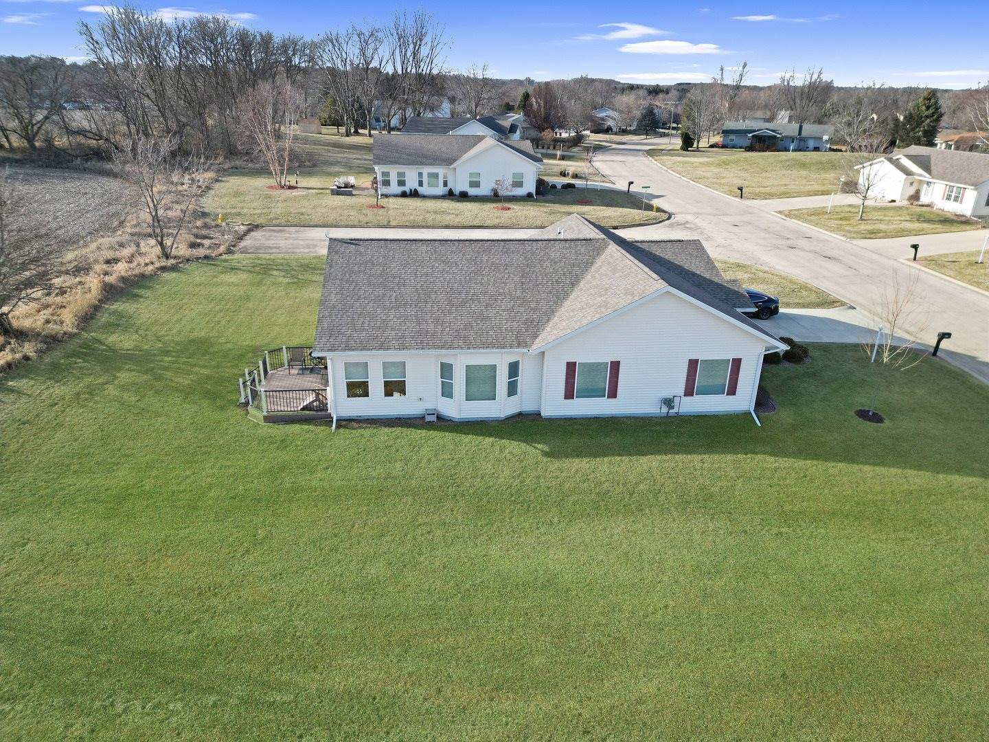 810 South Canterbury Drive, Freeport, IL 61032