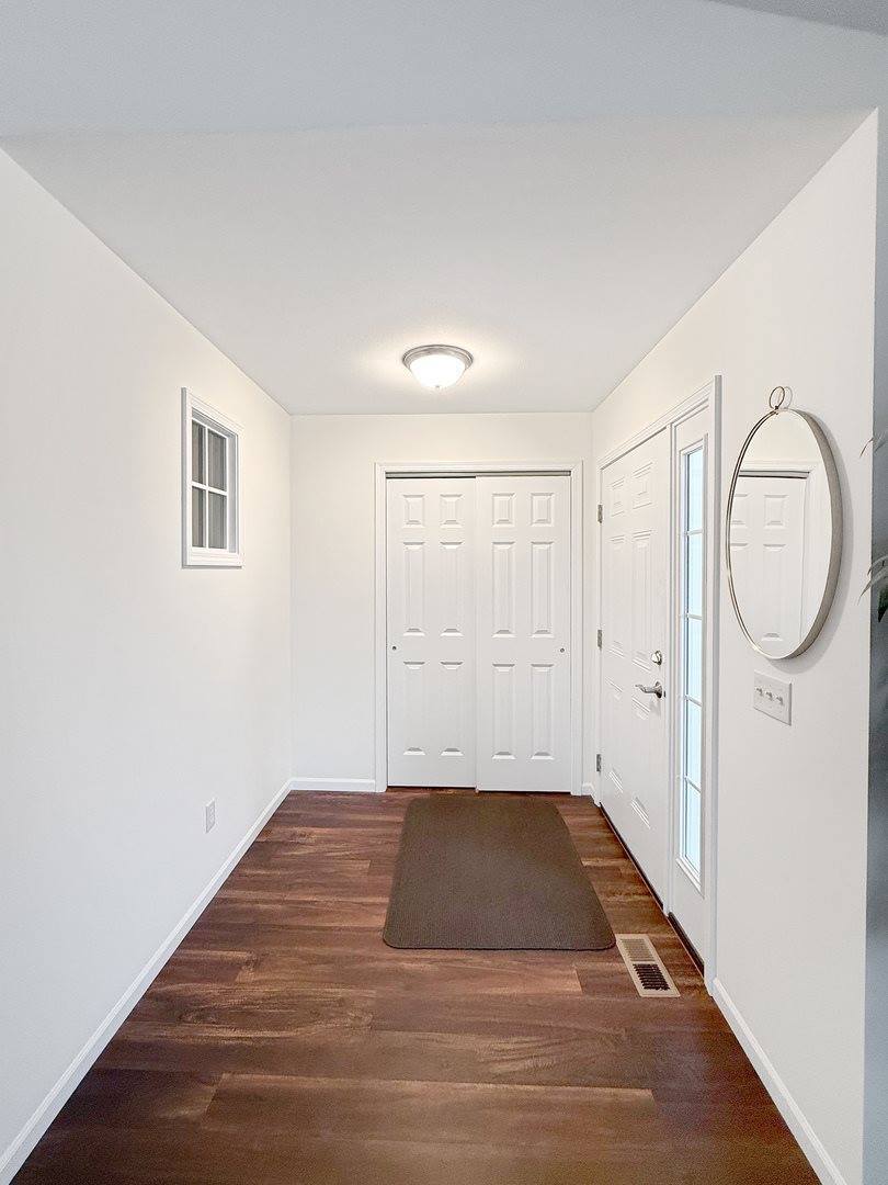 810 South Canterbury Drive, Freeport, IL 61032