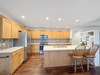 810 South Canterbury Drive, Freeport, IL 61032