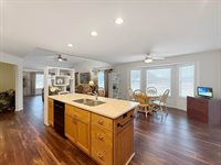 810 South Canterbury Drive, Freeport, IL 61032