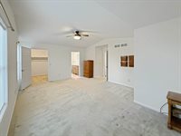 810 South Canterbury Drive, Freeport, IL 61032