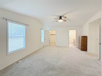 810 South Canterbury Drive, Freeport, IL 61032