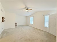 810 South Canterbury Drive, Freeport, IL 61032