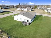 810 South Canterbury Drive, Freeport, IL 61032